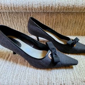 Barely Worn Enzo Angliano Size 9 Wool Pump